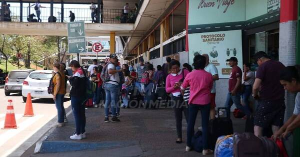 La Nación / Más de 115.000 pasajeros salieron de la Estación de Buses de Asunción por Año Nuevo