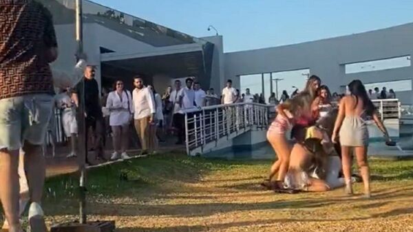 Video de gresca entre jóvenes se viraliza en las redes sociales