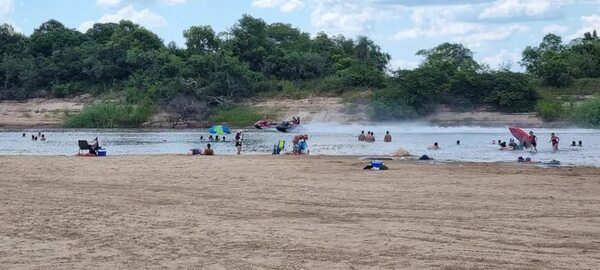 Turistas optan por Villa Florida para aplacar el intenso calor de este primer día del año - Nacionales - ABC Color