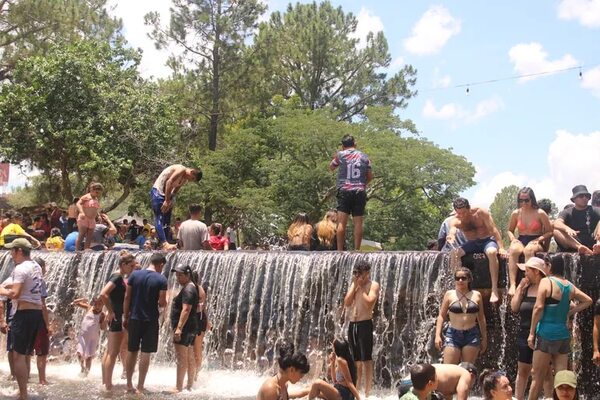Atractivos naturales de Piribebuy refrescan a visitantes - Nacionales - ABC Color