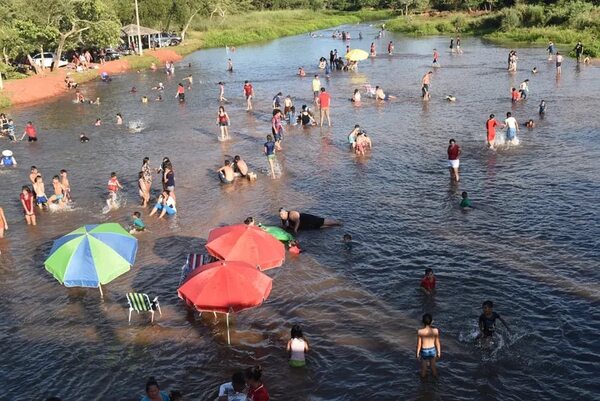 Muchos visitantes en el balneario Tapiracuai - Nacionales - ABC Color