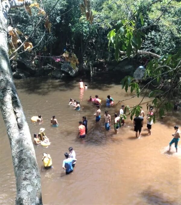 Veraneantes disfrutan en familia en los balnearios, arroyos y el Parque Nacional Ybycuí - Nacionales - ABC Color