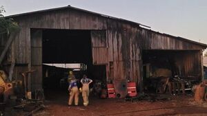 Un taller se incendia en Colonia Naranjal