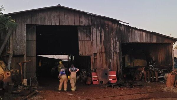 Un taller se incendia en Colonia Naranjal