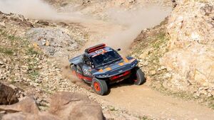 Sainz tuvo que reponerse de un "pinchazo"