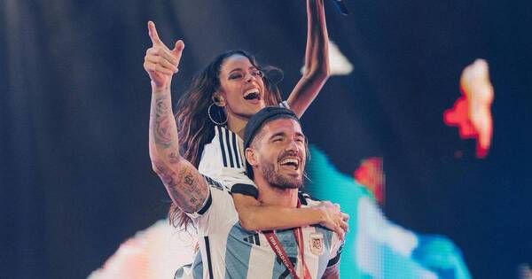 La Nación / Tini Stoessel y De Paul recibieron juntos el 2023 tras la denuncia a Camila Homs