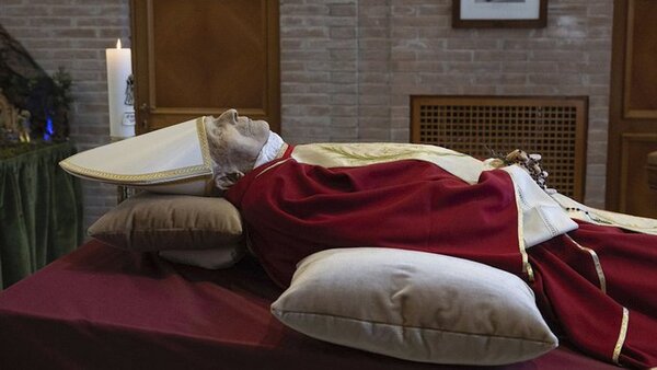 Enfermero revela cuáles fueron las últimas palabras de Benedicto XVI