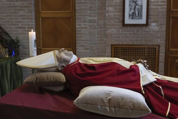 Enfermero revela cuáles fueron las últimas palabras de Benedicto XVI - Radio Imperio