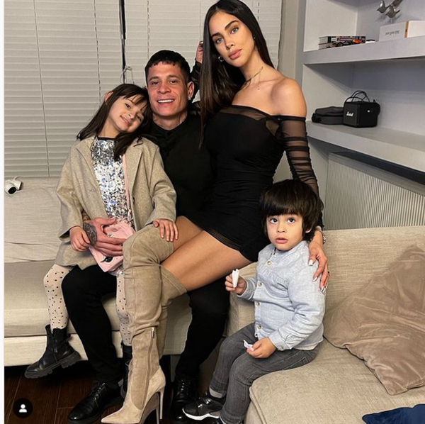 La postal que publicó una ex Miss junto a su familia por el Año Nuevo