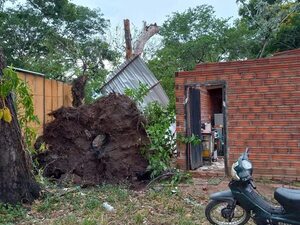 Viviendas con daños materiales causado por temporal en Ayolas - Nacionales - ABC Color