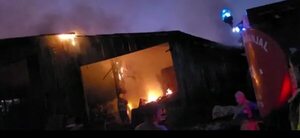 Desconocidos incendian intencionalmente un taller mecánico - ABC en el Este - ABC Color