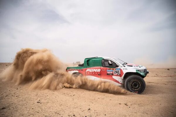 Andrea sostiene ritmo en la primera etapa de la carrera más dura del mundo - ABC Motor 360 - ABC Color