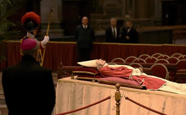 Abre la capilla ardiente de Benedicto XVI - Mundo - ABC Color