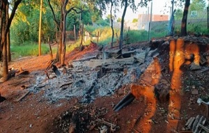 Joven redujo a cenizas la casa de su madre - Paraguaype.com
