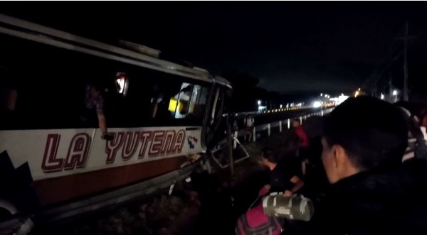 Choque de buses en Pedrozo deja varios heridos | 1000 Noticias