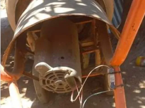 Ayudaba en albañilería a su papá y murió electrocutado al tocar la mezcladora - Noticiero Paraguay