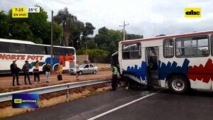 Impactante choque de colectivos en Pedrozo - ABC Noticias - ABC Color