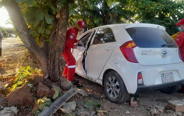 Ebrio choca contra muralla de una vivienda en Coronel Oviedo – Prensa 5