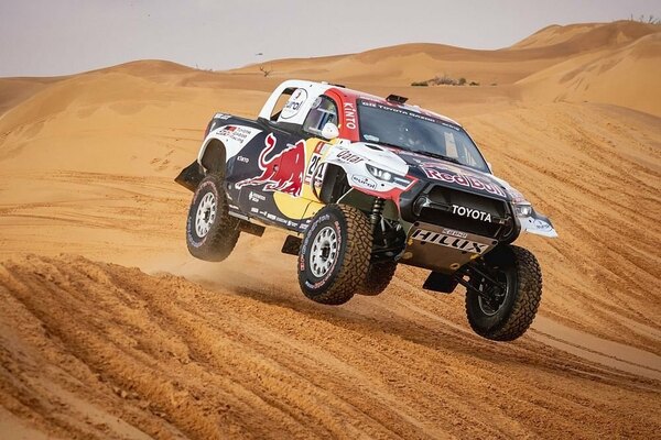 Al-Attiyah y Toyota aparecen de golpe en la etapa 2
