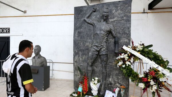 Los brasileños acuden este lunes al velatorio de Pelé