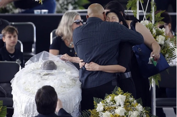 La despedida a Pelé: comenzó el funeral de la leyenda del fútbol de Brasil - ADN Digital