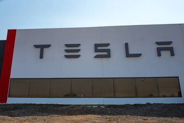 Tesla cierra el 2022 como la peor gran empresa del Standard & Poor's 500 - Revista PLUS