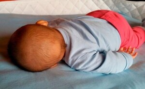 Beba de 4 meses murió ahogada con su vómito