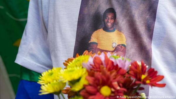 Los brasileños dan su último adiós al "rey" Pelé - El Trueno