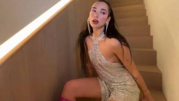 ¡Mamau! El vestido para el infarto que usó esta cantante en Año Nuevo