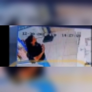 Captan a ladrona de bebé en imágenes de una farmacia