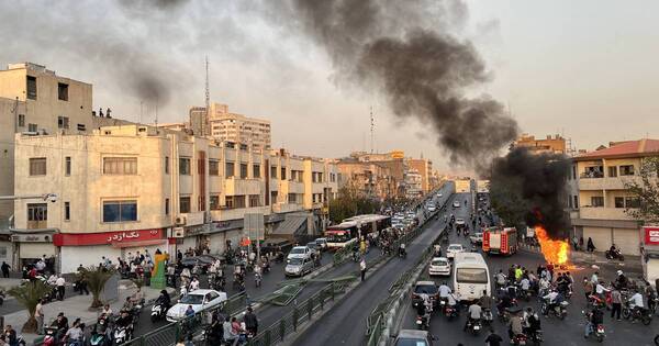La Nación / Irán condena a la horca a dos jóvenes por participar en protestas