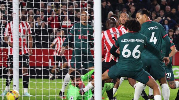 El Brentford baja al Liverpool de la nube