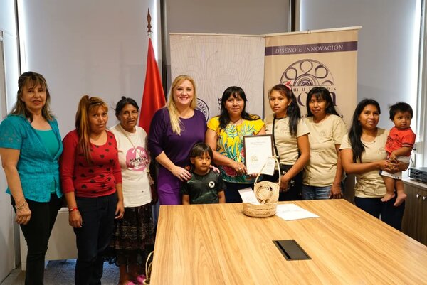 Trabajos de artesanía indígena cuentan con registro de marca "Mujeres Qom" - .::Agencia IP::.