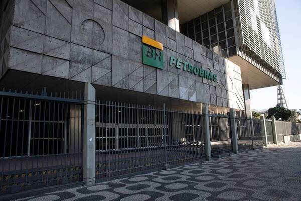 Diario HOY | Acciones de Petrobras se desploman en primer día de gobierno Lula