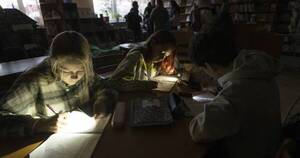 La Nación / Biblioteca de Irpin, un oasis en medio de la guerra
