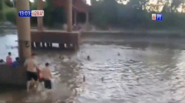 Mujeres casi se ahogan en playa de Belén - Noticias Paraguay