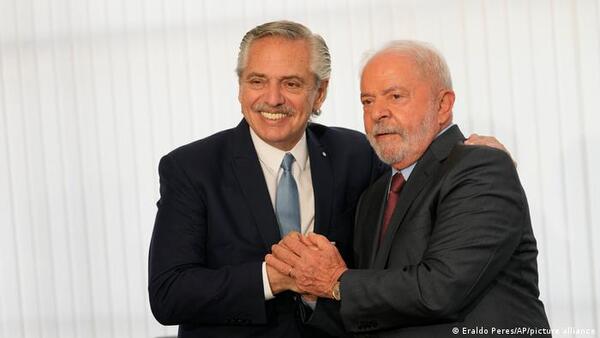 Alberto Fernández se reúne con Lula y celebra "vuelta de Brasil" a la escena internacional