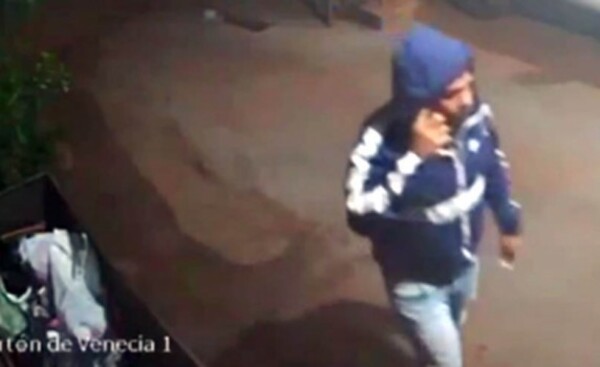 Hurtaron tres motocicletas de un edificio en Ciudad Nueva