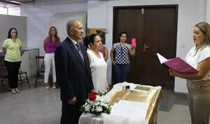 Funcionarios decidieron dar el “sí, acepto” en el Hospital de Clínicas - Nacionales - ABC Color