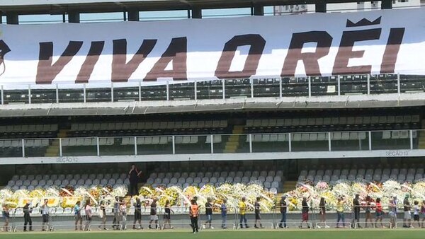 Santos, Brasil y el fútbol despiden a su rey en el estadio Vila Belmiro