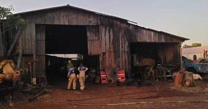 La Nación / En supuesto incendio intencional, un taller fue consumido por el fuego en Naranjal