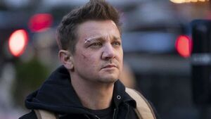 Renner fue operado de traumatismo torácico tras accidente 