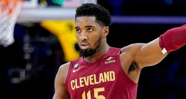 Mitchell impresionante con 71 puntos en la NBA, LeBron también se desborda con 43