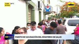 Largas filas para vacunación contra la fiebre amarilla  - ABC Noticias - ABC Color