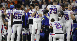 Jugador de la NFL sufre un paro cardiaco tras recibir un duro golpe
