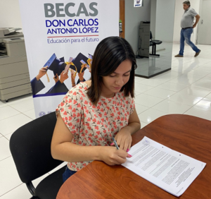Becal: becarios firman contratos para iniciar su formación académica en el exterior - .::Agencia IP::.
