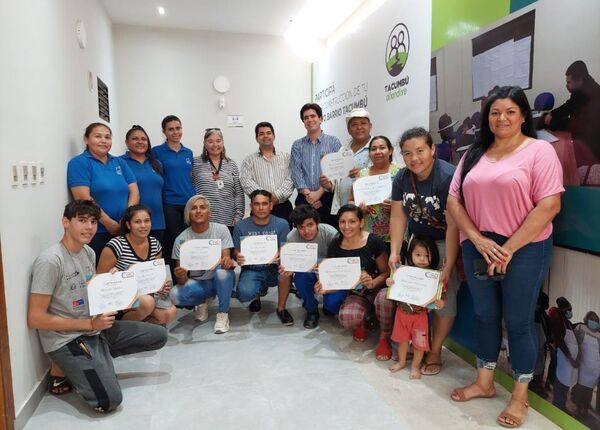 Pobladores del Bañado Tacumbú culminaron cursos de capacitaciones