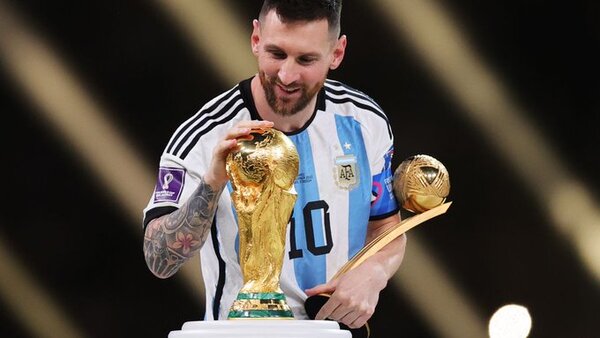 Lionel Messi viaja a París para reincorporarse al PSG