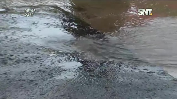Importante pérdida de agua en zona de Asunción - SNT