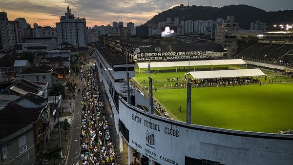 Último adiós de los brasileños a Pele